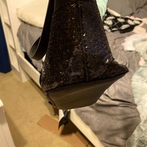 It looks more scruffy on the picture then in real life.